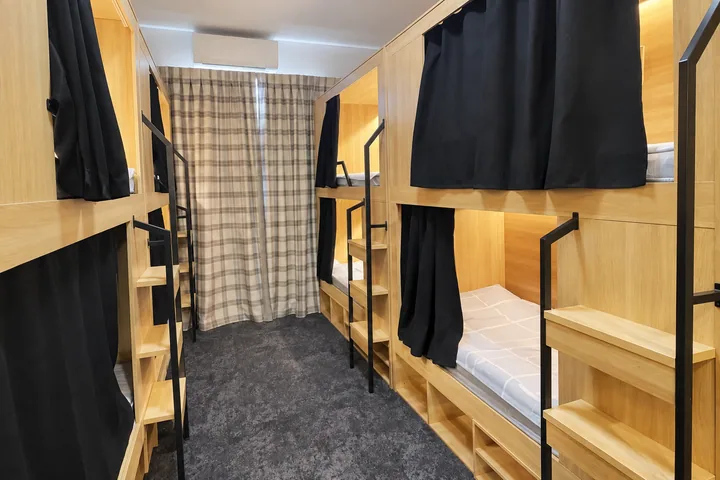 8-bed mixed dorm and its sleeping pods